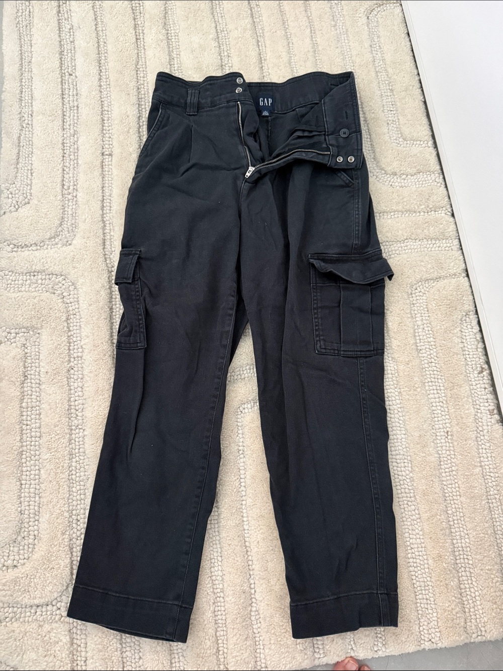 GAP Black women's cotton Cargo Pants with Flap Pockets